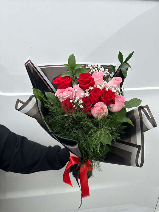 Dozen Roses Black Wrap