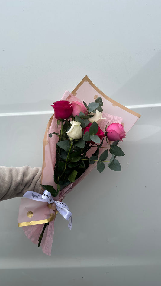 6 Mixed Roses & Eucalyptus