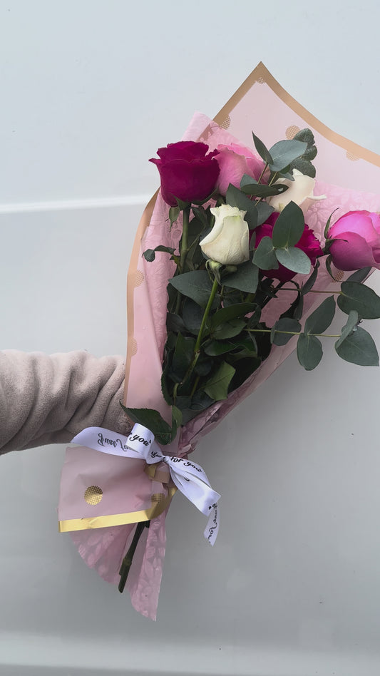 6 Mixed Roses & Eucalyptus